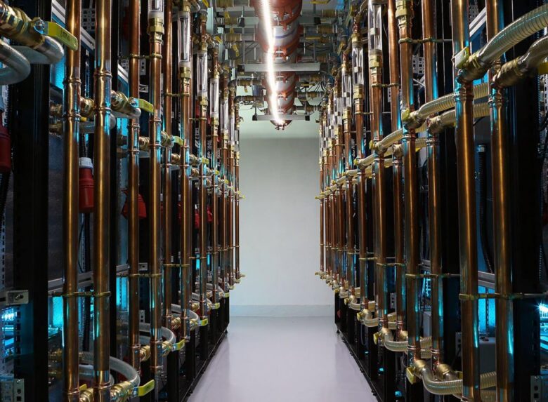 Sistema de resfriamento em Data Center ilustrando eficiência energética e impacto no PUE